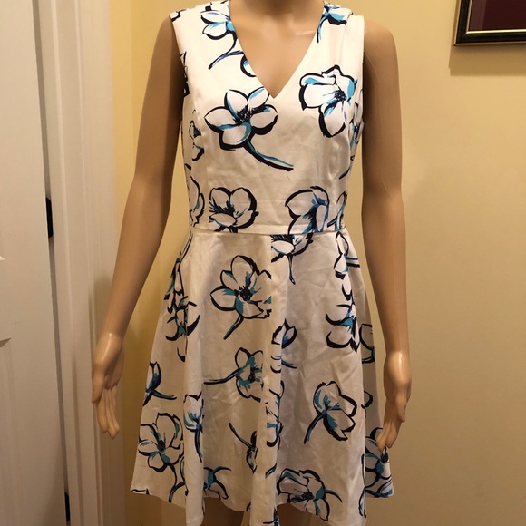 Draper James Dresses & Skirts - SALE! 🎉HP 4/21 NWT Draper James Floral, White, 4